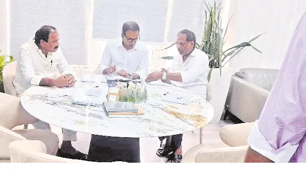 మంత్రులను కలిసిన ఎమ్మెల్యే కొండయ్య