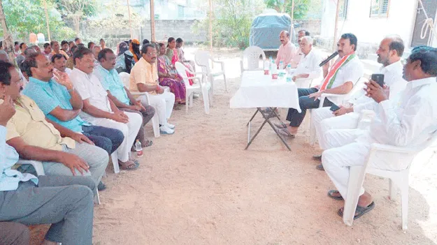 ప్రభుత్వ పథకాలను వివరించాలి