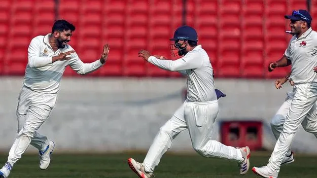 హైదరాబాద్‌ చిత్తు