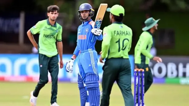 పాక్‌ను పడగొట్టి.. సెమీస్‌కు భారత్‌