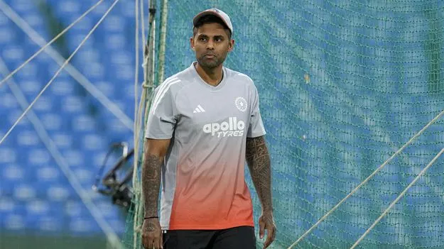 టాప్‌-10లో సూర్య ఐసీసీ టీ20 ర్యాంకింగ్స్‌