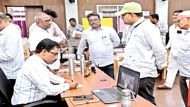 ఫిర్యాదులను క్షుణ్ణంగా పరిశీలించాలి