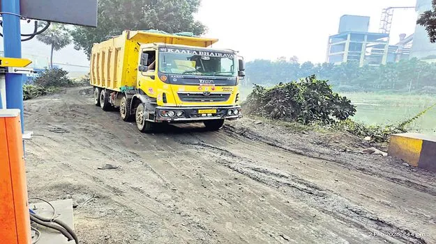 చెరువు గట్టు కబ్జా