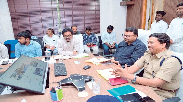 నామినేషన్‌ ప్రక్రియను సజావుగా నిర్వహించాలి