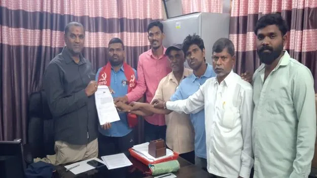 జీపీ కార్మికుల సమ్మె నోటీస్‌ 