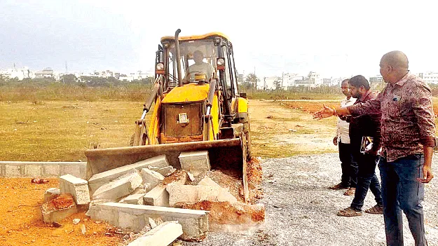 కలెక్టర్‌ ఆదేశించిన నిమిషాల్లోనే..