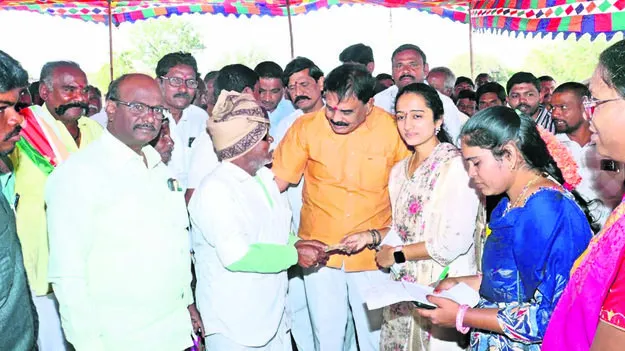 MLA: స్వర్ణాంధ్ర సాధనే సీఎం ధ్యేయం