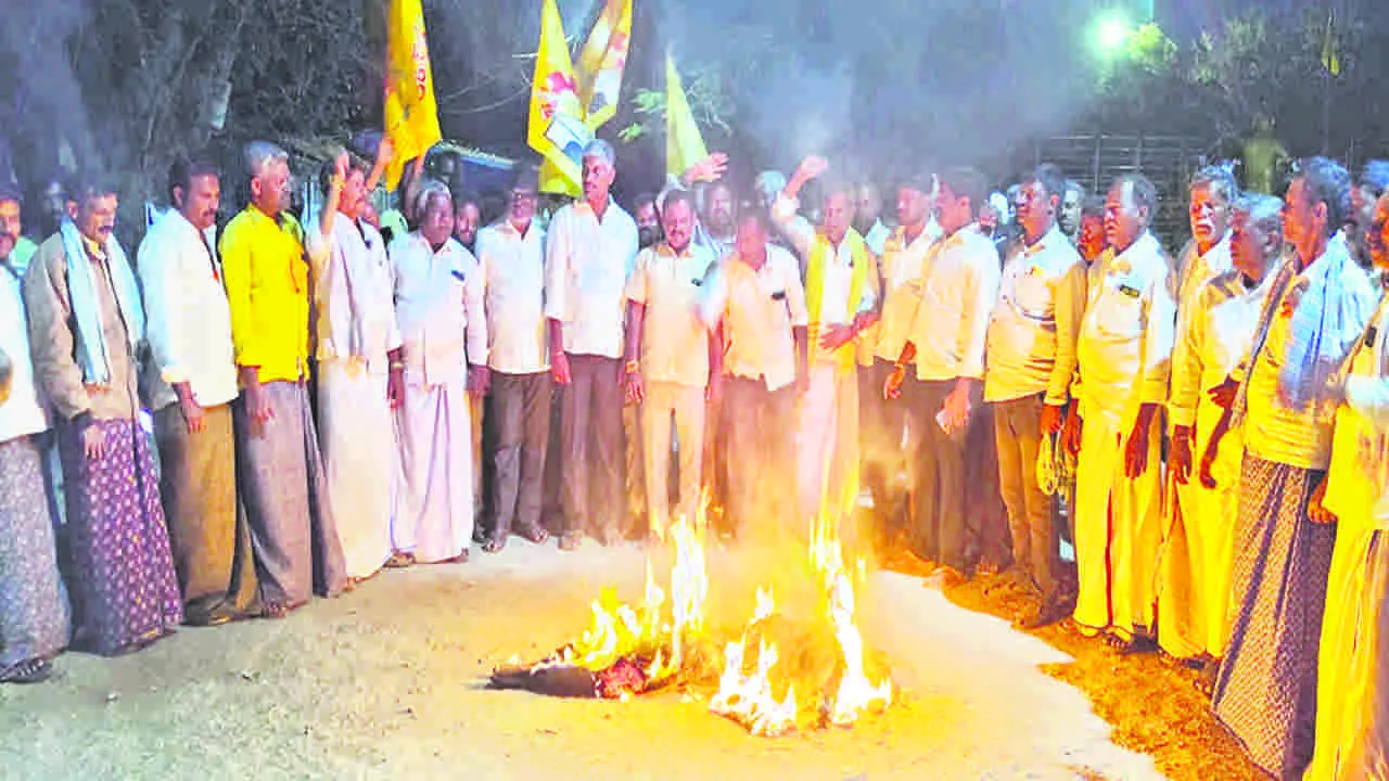 TDP : అంబటి రాంబాబు దిష్టిబొమ్మ దహనం