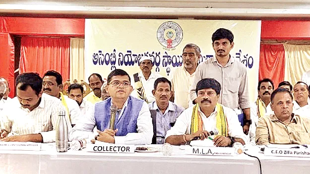 నిధులు వెనక్కి మళ్లితే అధికారులపై వేటు: కలెక్టర్‌ 