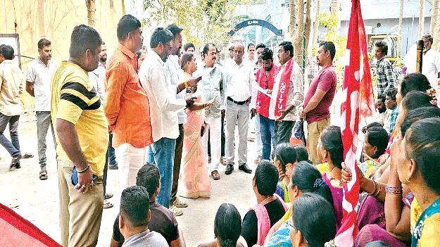 మునిసిపల్‌ కార్యాలయం ముట్టడి