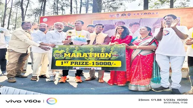 గిరిజన యువత అథ్లెటిక్స్‌, క్రీడల్లో రాణించాలి