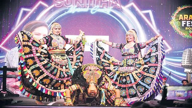 సందడే సందడి