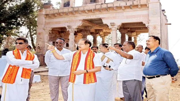 భక్తులకు వసతులు కల్పించాలి