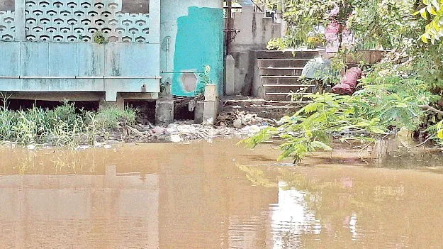 గొంతు తడపని భూగర్భ జలాలు