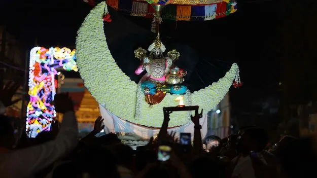 Karimnagar:  అగ్నిప్రతిష్ఠ.. ధ్వజారోహణం... 