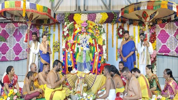  కన్నులపండువగా సత్యదేవుడి కల్యాణం