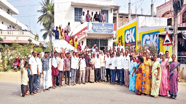 బలవంతపు భూసేకరణ ఆపాలి