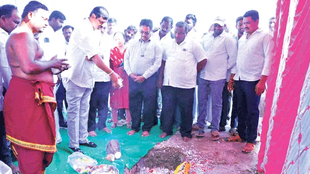 రూ.1.50కోట్లతో రోడ్డు నిర్మాణ పనులు