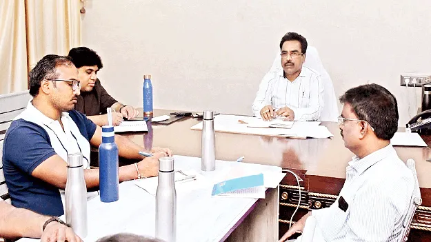 పన్ను ఎగవేతదారులకు రెడ్‌ నోటీసులు