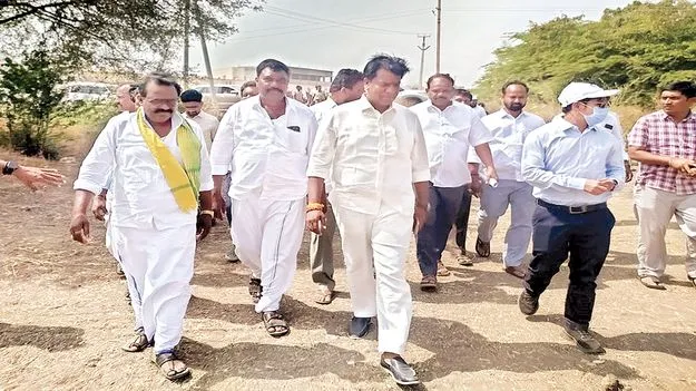 సీమకు క్యాన్సర్‌ గడ్డలా మారిన జగన్‌ 