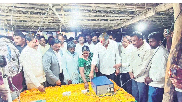 గిరిజన గూడేలలో సోలార్‌ వెలుగులు