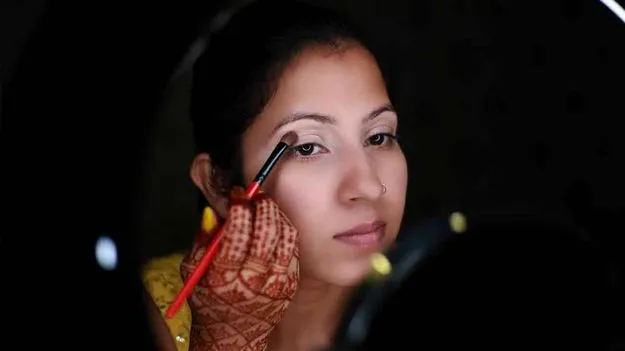 Latest Makeup Trends for Women: ట్రెండ్‌కు తగ్గట్టు...