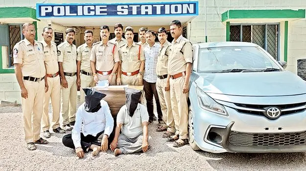    చైన స్నాచింగ్‌ కేసులో ఇద్దరు అరెస్ట్‌