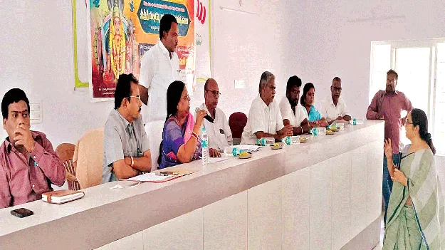  సామాన్య భక్తులకు ప్రాధాన్యమివ్వండి: ఎమ్మెల్యే