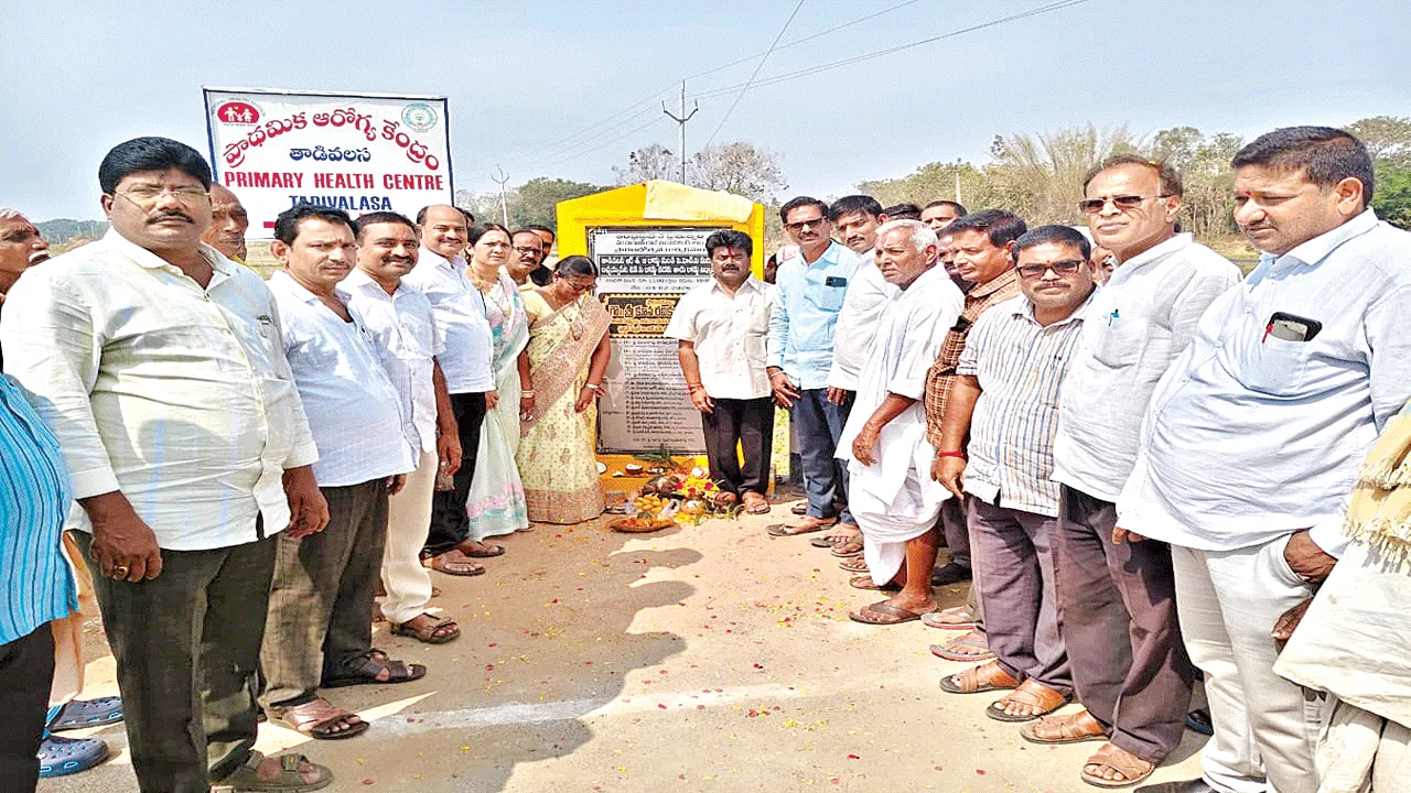 రోడ్ల నిర్మాణంతో పల్లెలు ప్రగతి బాట