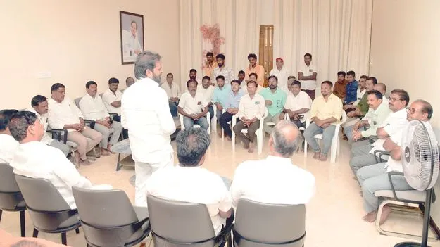 కాంగ్రెస్‌, బీజేపీ కుమ్మక్కు