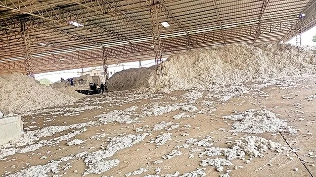 మూతబడ్డ సీసీఐ కేంద్రాలు 