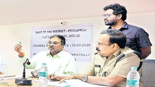 పారదర్శకంగా రెండు మద్యం బార్లకు లైసెన్సుల మంజూరు