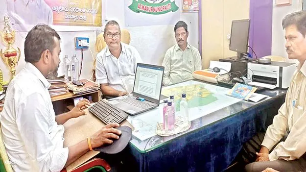 ఏసీబీ వలలో ఆత్మకూరు మున్సిపల్‌ కమిషనర్‌