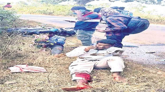 రోడ్డు ప్రమాదంలో ఇద్దరికి గాయాలు