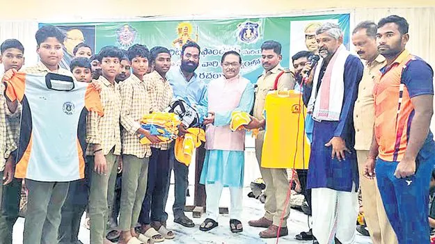 జ్ఞానంతో ఆలోచిస్తే ఉన్నత భవిష్యత్తు 