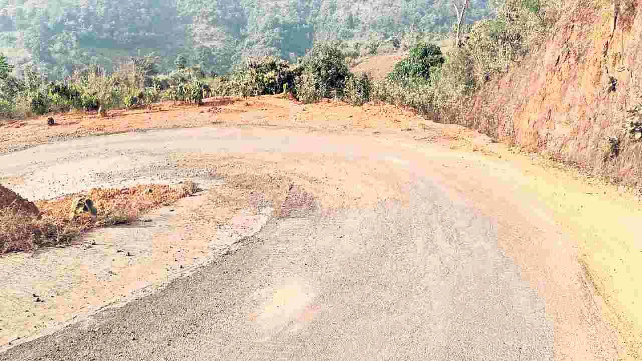 నిబంధనలకు తూట్లు... రోడ్లేస్తే కోట్లు!