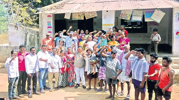 బాలికలకు ఉపాధ్యాయుడి లైంగిక వేధింపులు