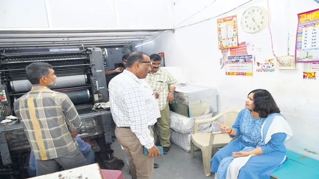  బ్యాలెట్‌ పేపర్‌ ముద్రణలో.. అప్రమత్తంగా ఉండాలి