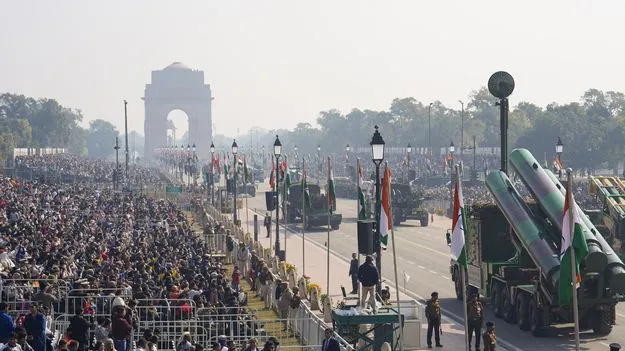 హస్తిన.. త్రివర్ణ శోభితం