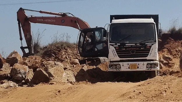 మట్టి మాఫియా బరితెగింపు