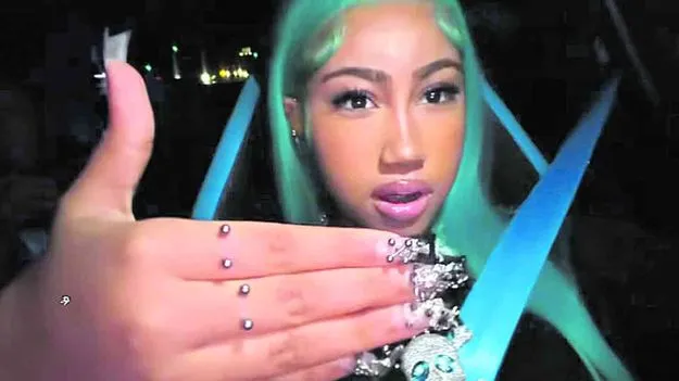 Finger Piercing Trend: వేలికీ ఓ పుడక