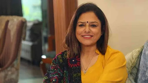 వీరనారి సైన్యమై కదిలిన వేళ