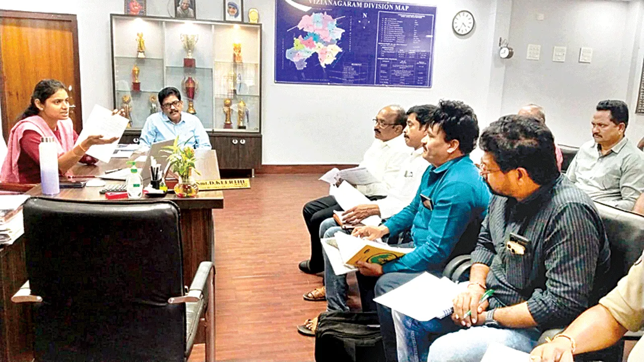 జంతు సంక్షేమానికి కృషి చేయాలి: ఆర్డీవో