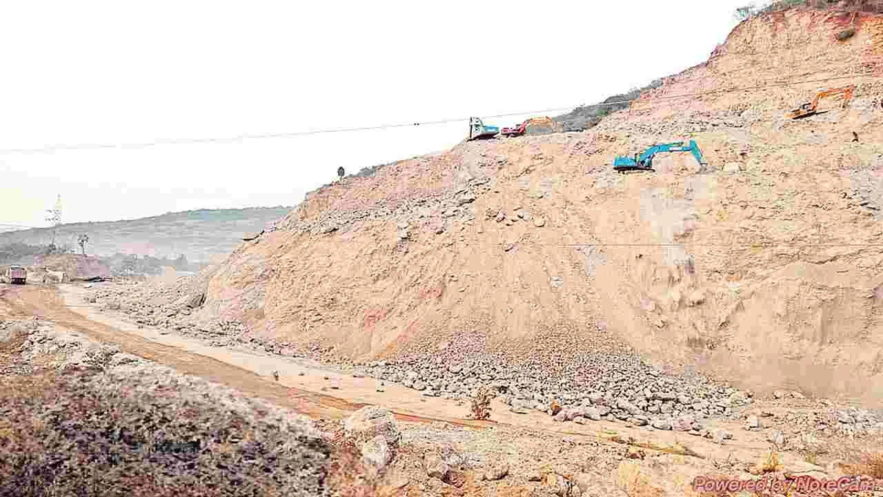 మరో ఏడాదిలో గోదావరి జలాలు