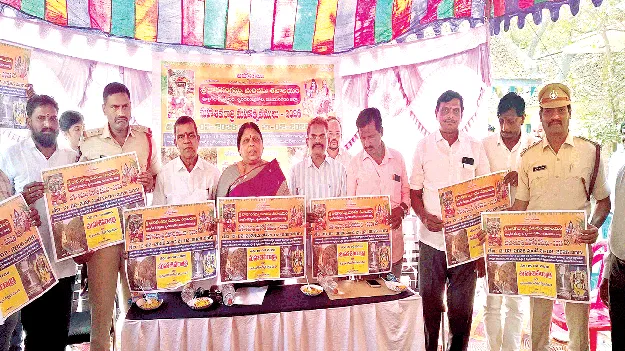 సామాన్య భక్తులకు ప్రాధాన్యమివ్వండి