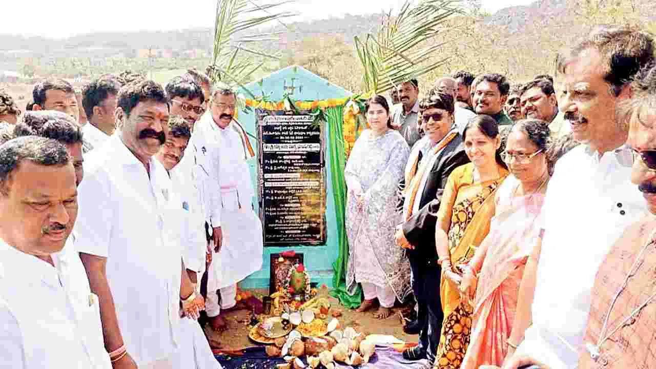 వాటర్‌ షెడ్‌ పథకంతో జీవనోపాఽధి