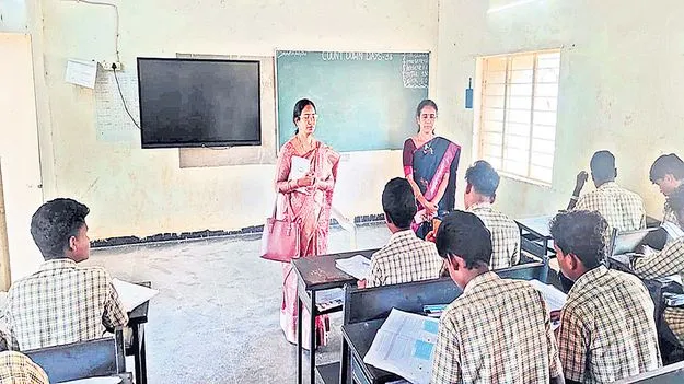 విద్యార్థులను చితకబాదిన హెచ్‌ఎంపై శాఖాపరమైన చర్యలు 