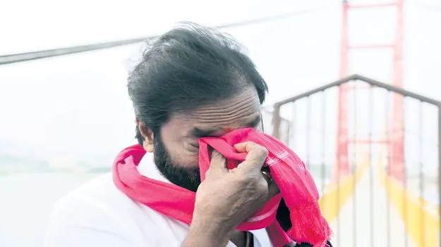 ట్యాంక్‌బండ్‌ను చూసి మాజీమంత్రి కంటతడి 