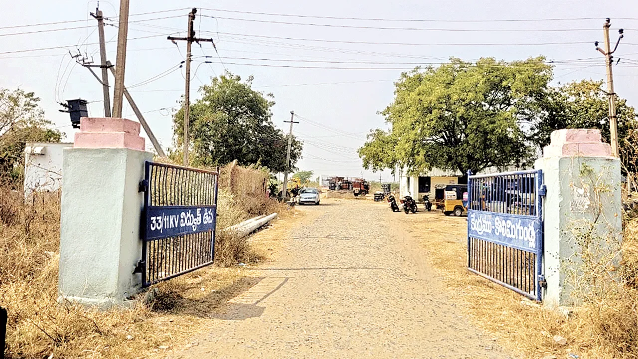 ఏఈ లేక సమస్యలు తీరక..