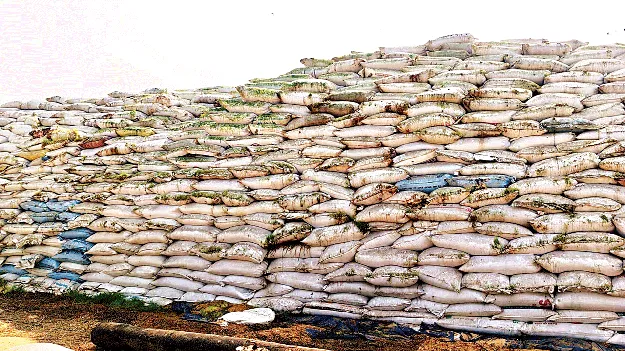 Wetting.. drying తడుస్తూ.. ఎండుతూ